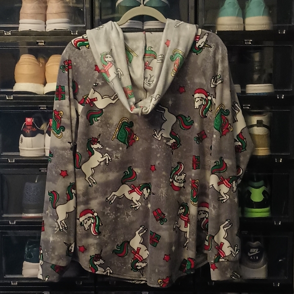 No Boundaries Women Christmas Sweater Hoodie - Picture 2 of 3